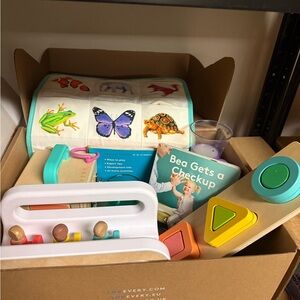 Lovevery - the realist play kit, 19,20,21 month